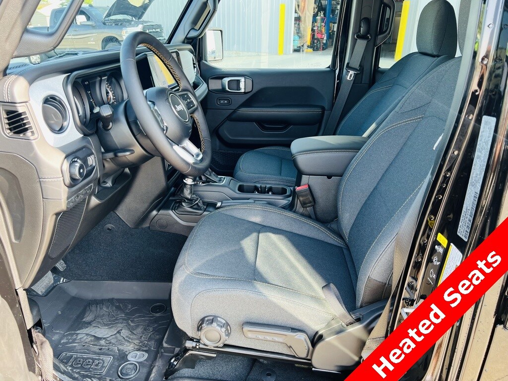 2024 Jeep Wrangler Sahara photo 3
