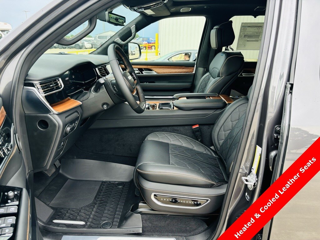 2024 Jeep Grand Wagoneer III photo 2