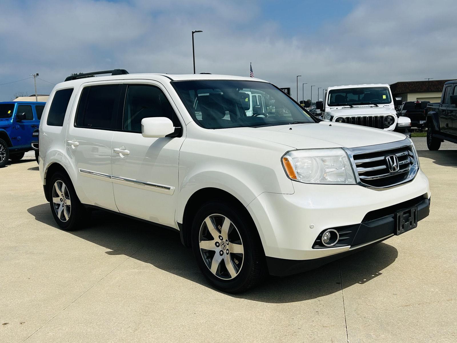 Used 2015 Honda Pilot Touring with VIN 5FNYF4H94FB011279 for sale in Charleston, IL