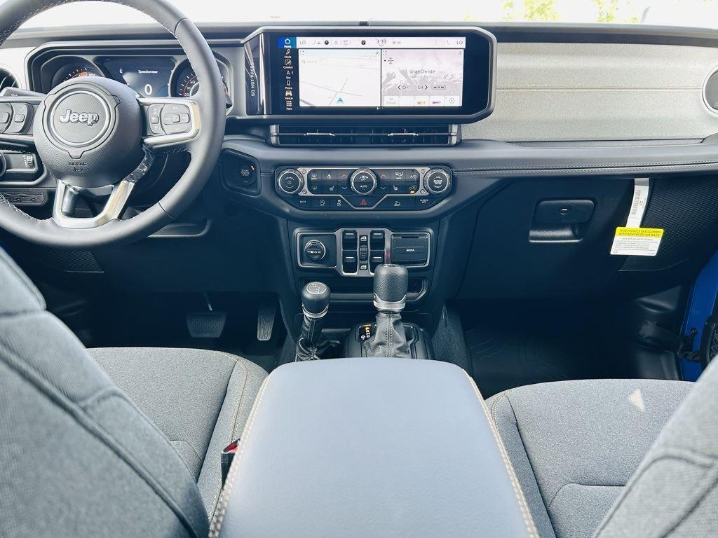 2025 Jeep Wrangler 4-Door Sahara - Photo 24