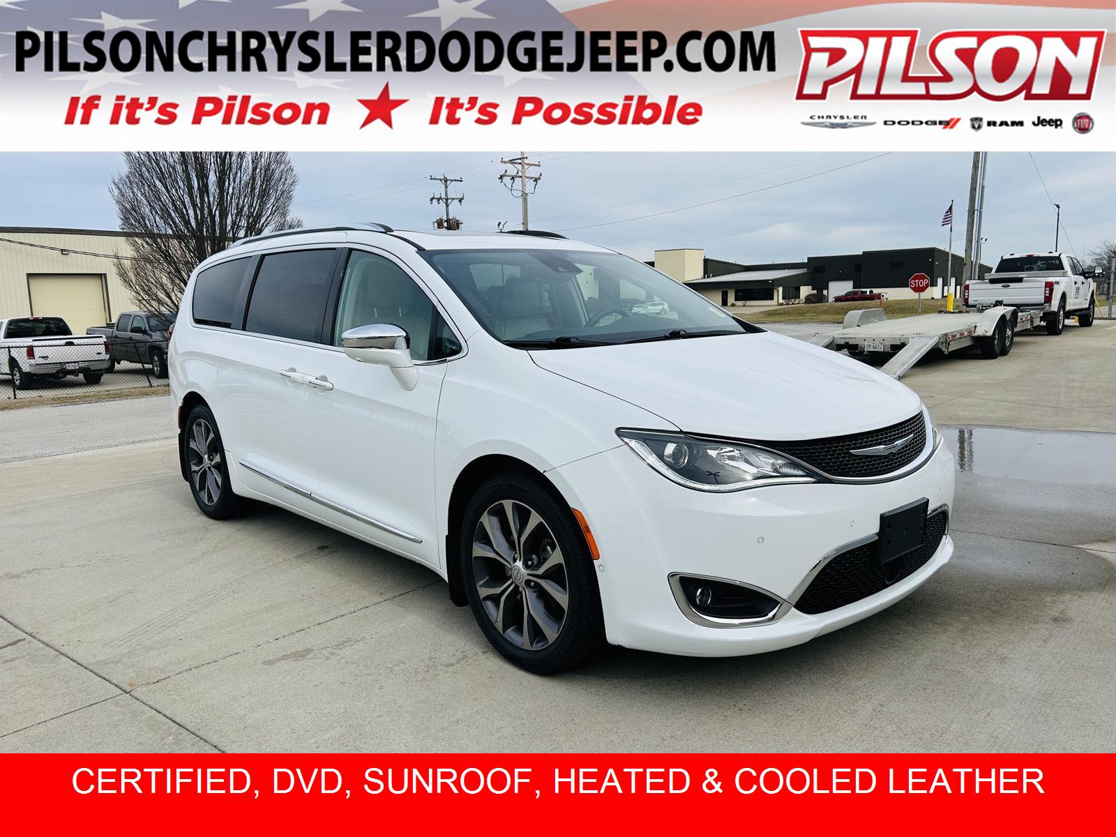 2018 Chrysler Pacifica Limited's photo