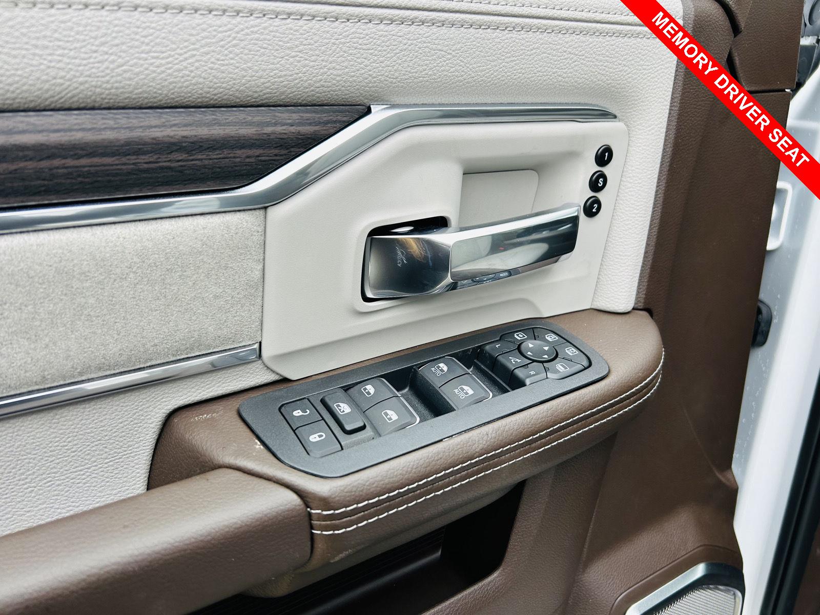 2026 RAM 3500 Laramie - Photo 17