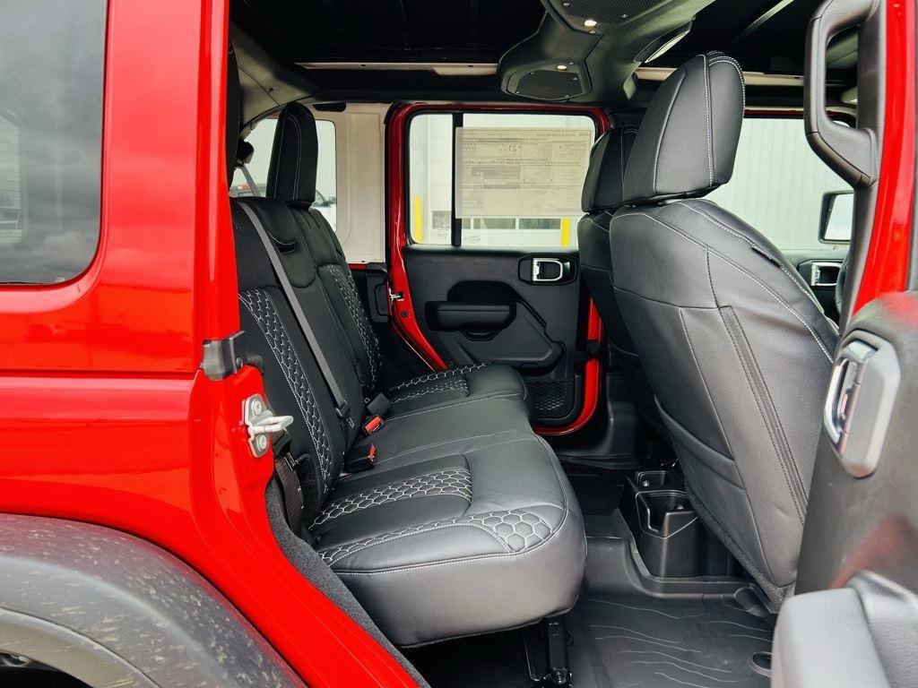 2025 Jeep Wrangler 4-Door Willys - Photo 30