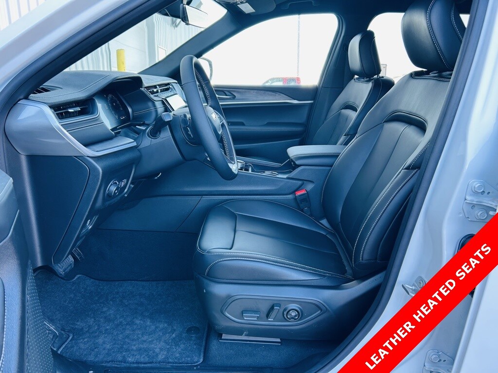 2025 Jeep Grand Cherokee Limited photo 3