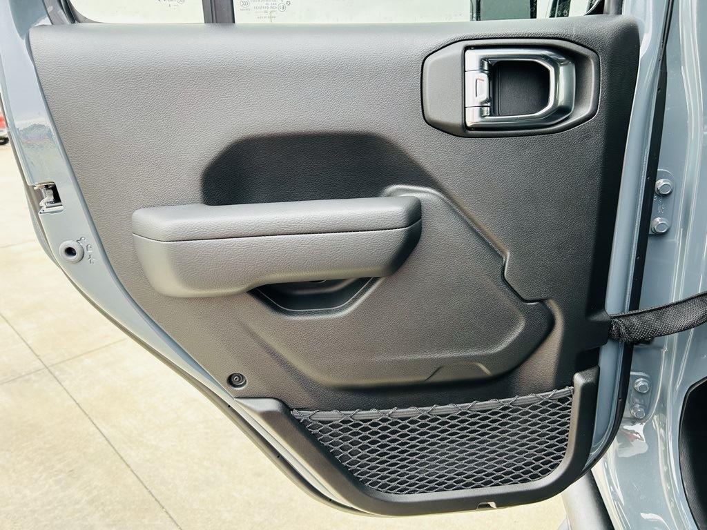 2025 Jeep Wrangler 4-Door Willys - Photo 27