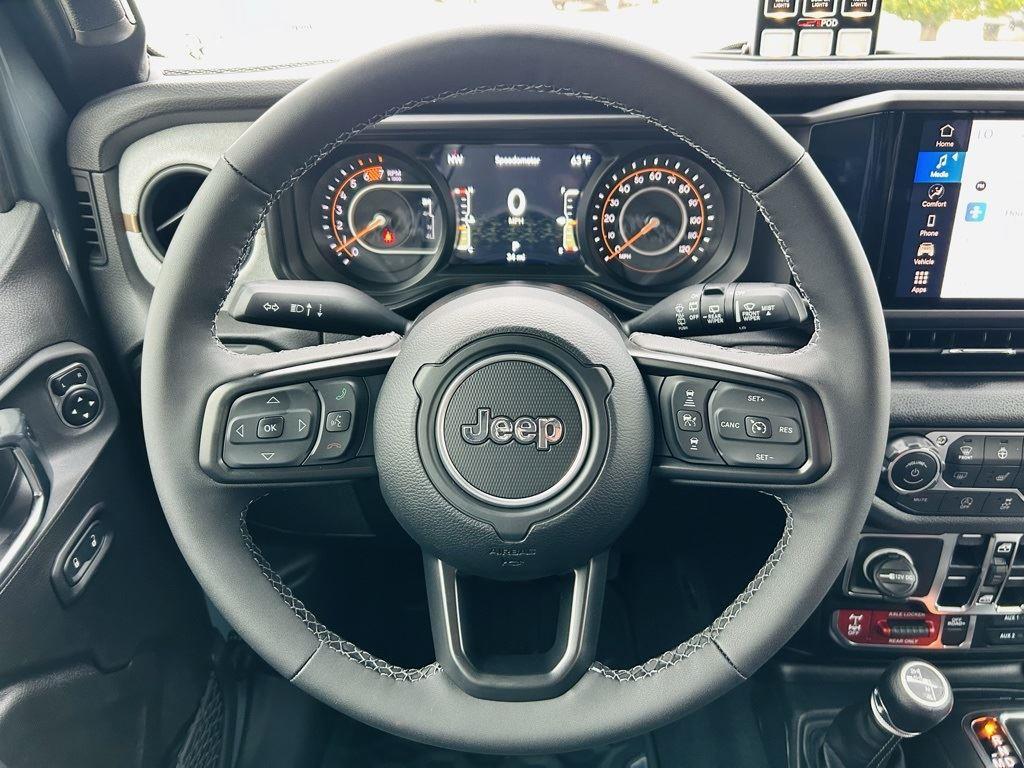 2025 Jeep Wrangler 4-Door Willys - Photo 17