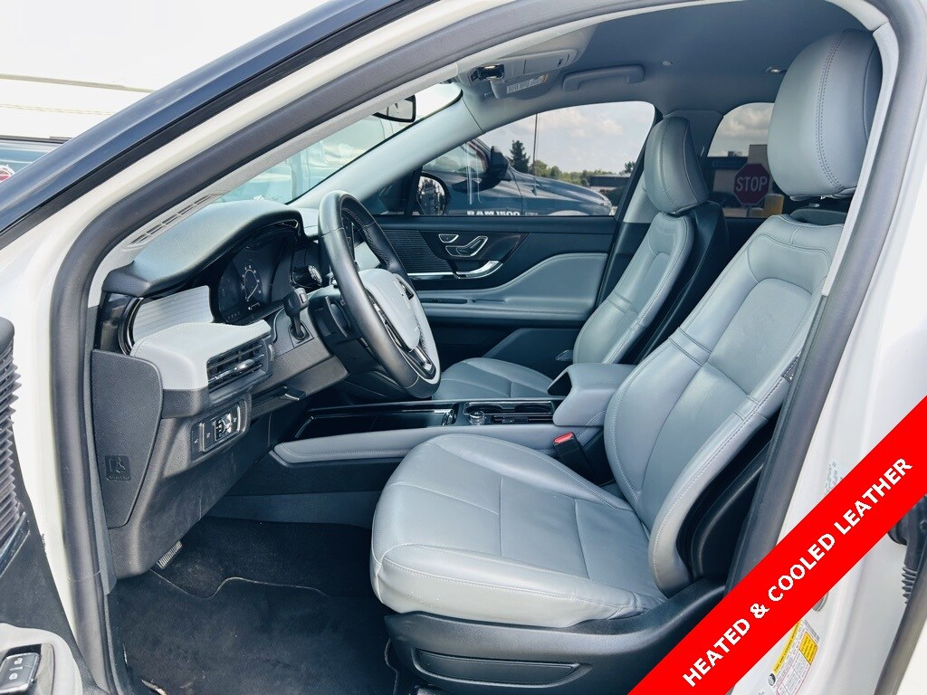 2022 Lincoln Corsair Standard photo 3
