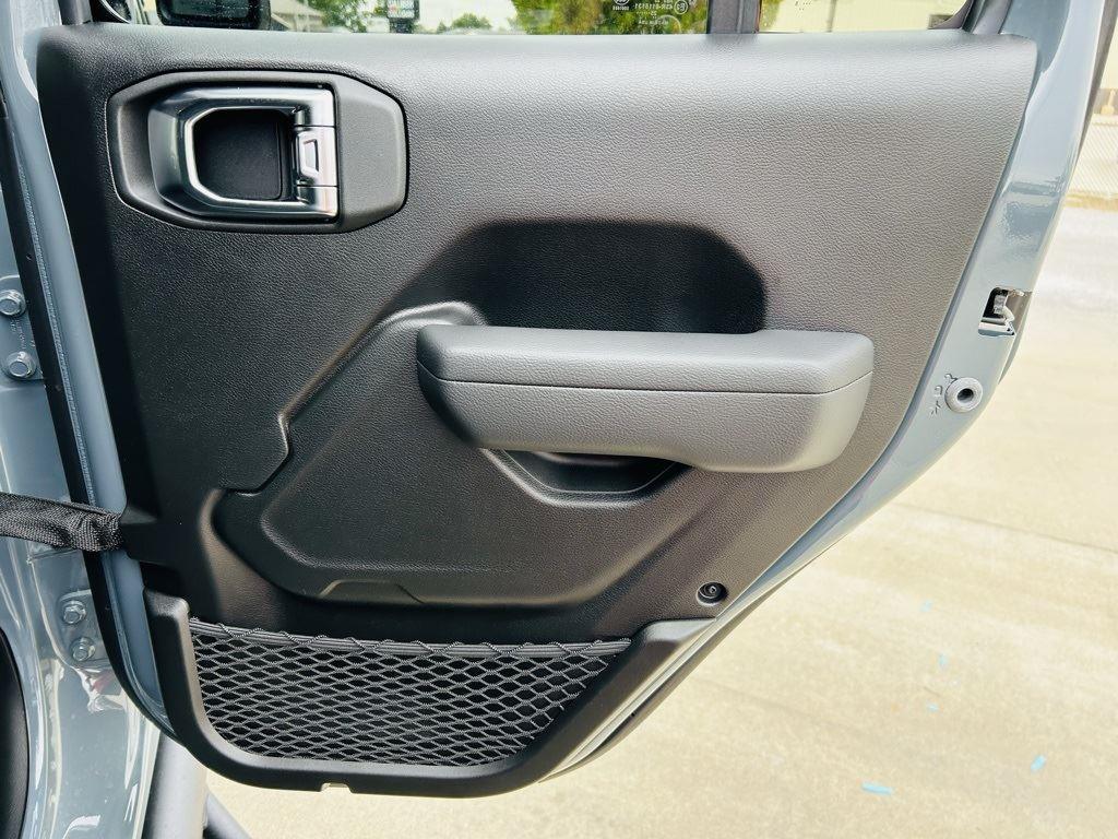 2025 Jeep Wrangler 4-Door Willys - Photo 30