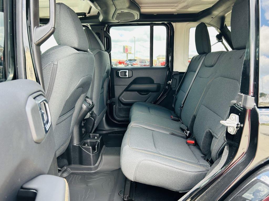 2025 Jeep Wrangler 4-Door Sahara - Photo 24