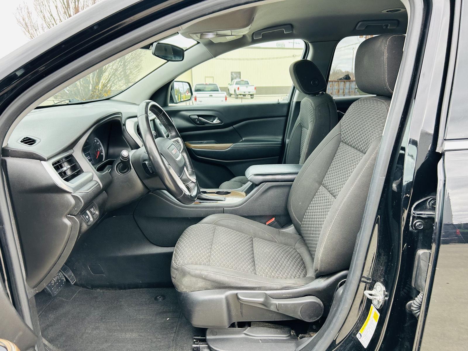 2017 Gmc Acadia SLE photo 3