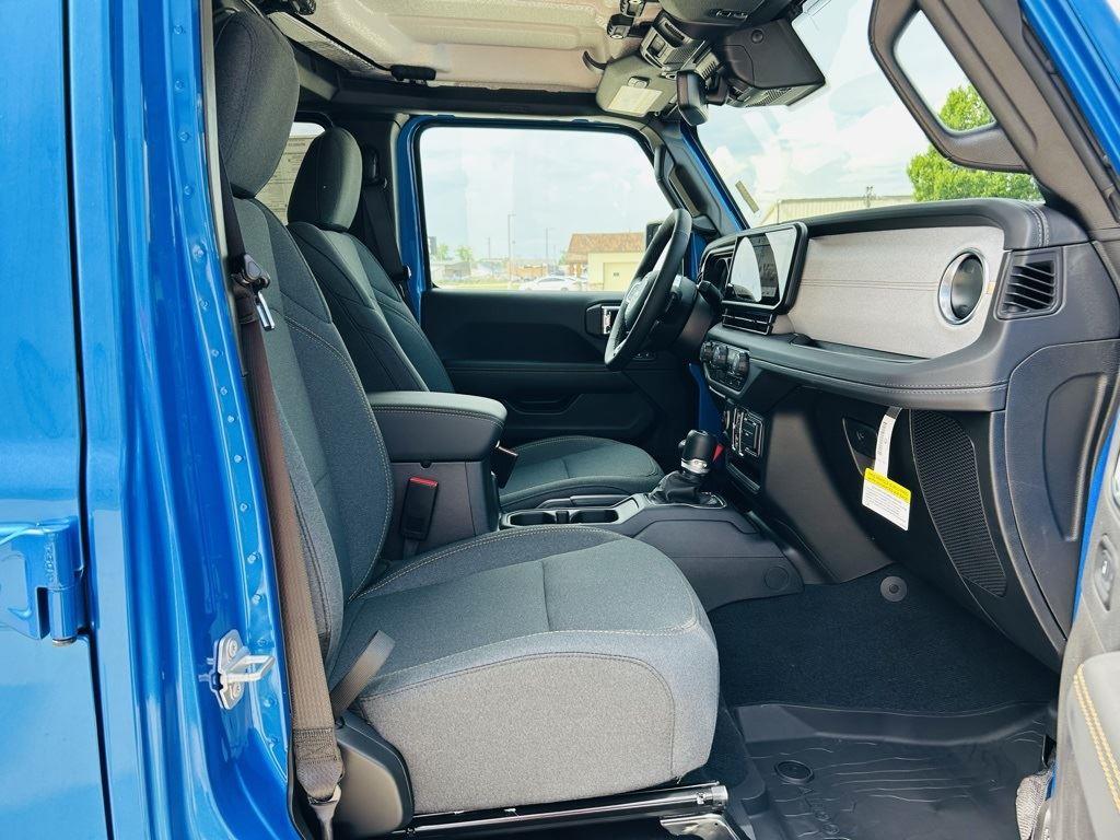 2025 Jeep Wrangler 4-Door Sahara - Photo 31