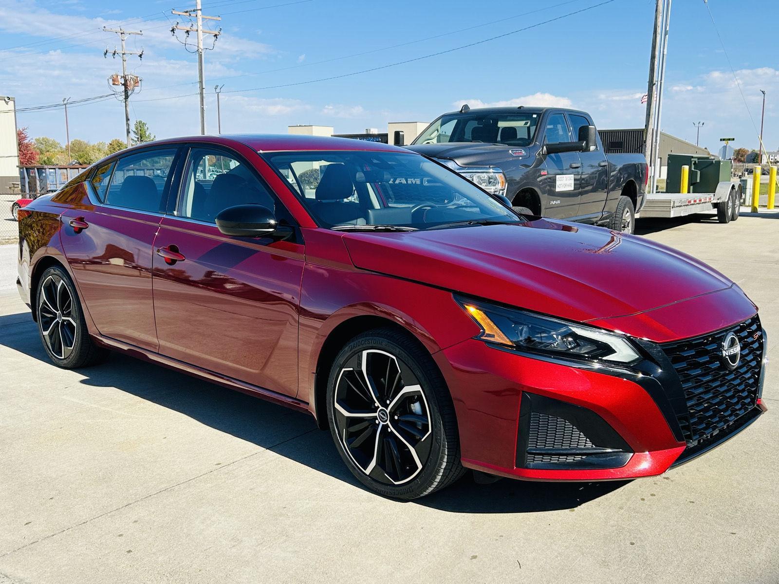 2024 Nissan Altima 2.5 SR photo 2