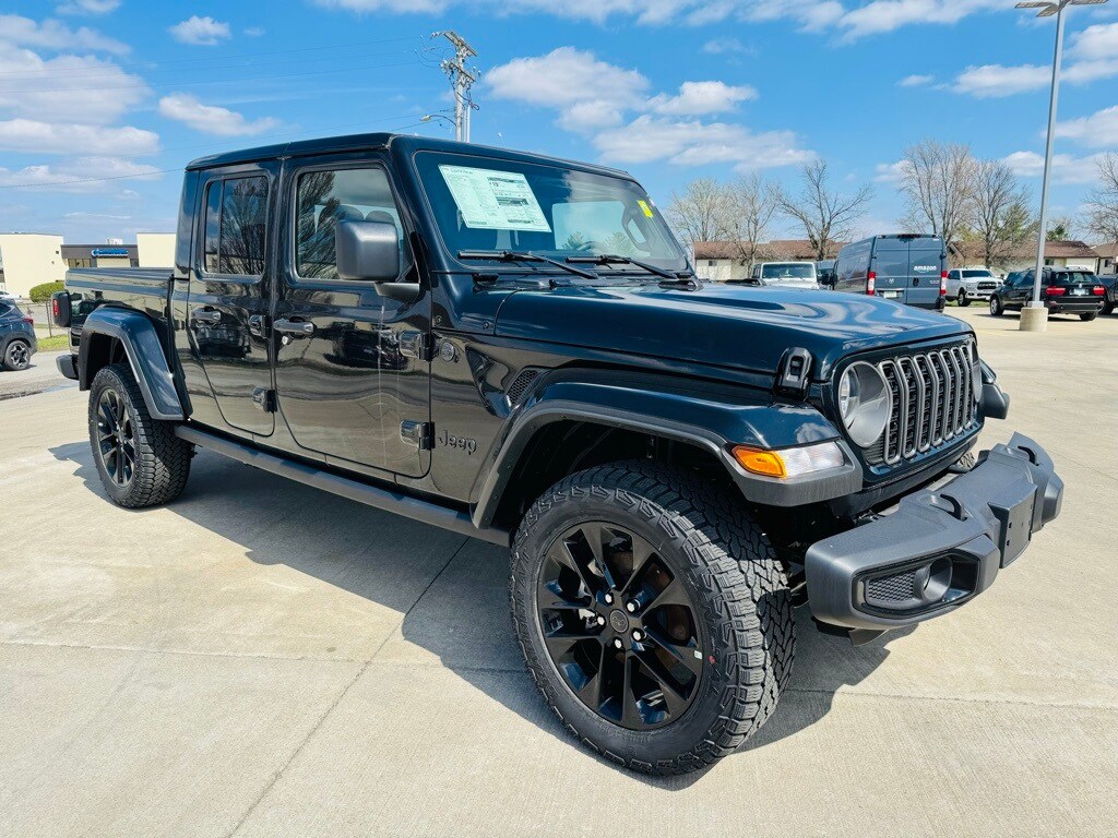 2025 Jeep Gladiator photo 2