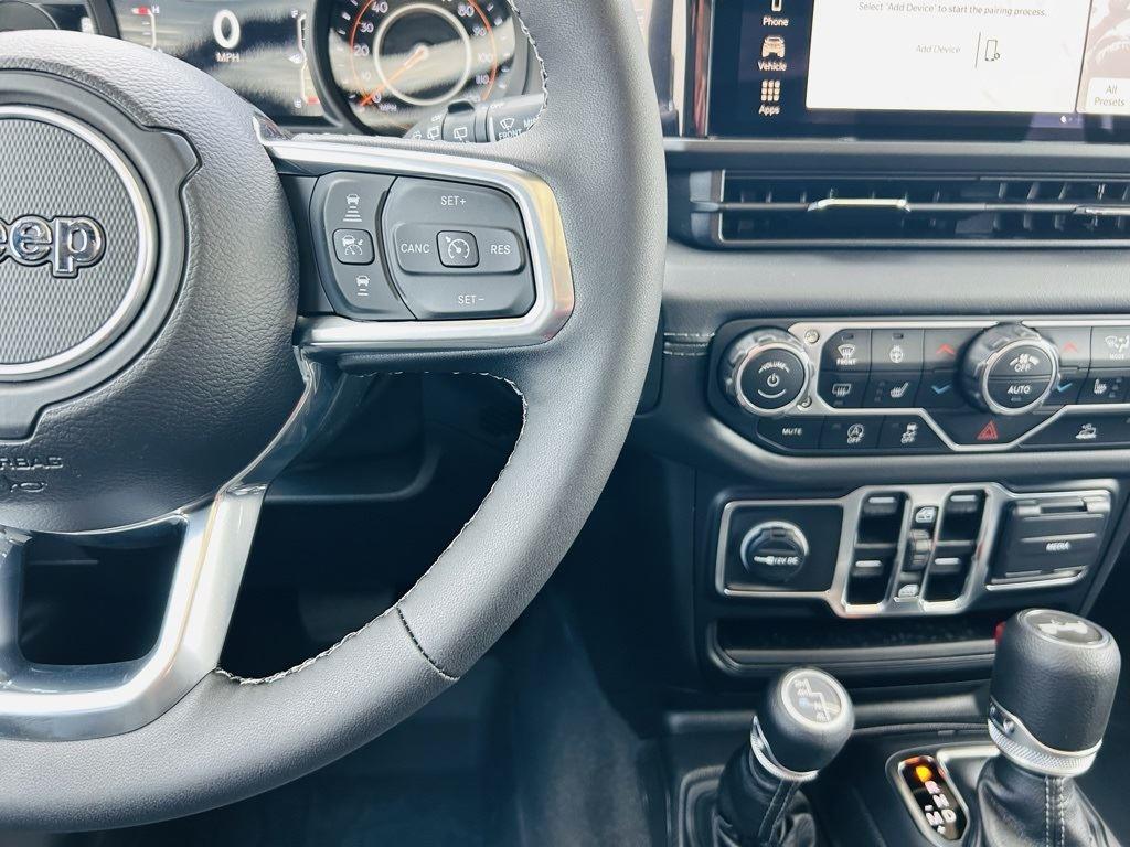 2025 Jeep Wrangler 4-Door Sahara - Photo 15