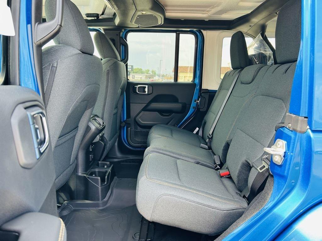 2025 Jeep Wrangler 4-Door Sahara - Photo 26