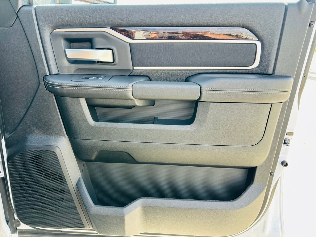 2025 RAM 3500 Big Horn - Photo 30