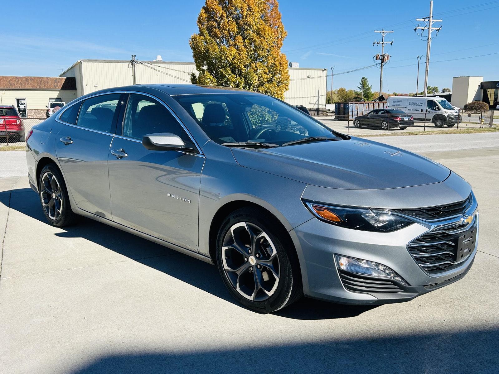 2024 Chevrolet Malibu 1LT photo 2