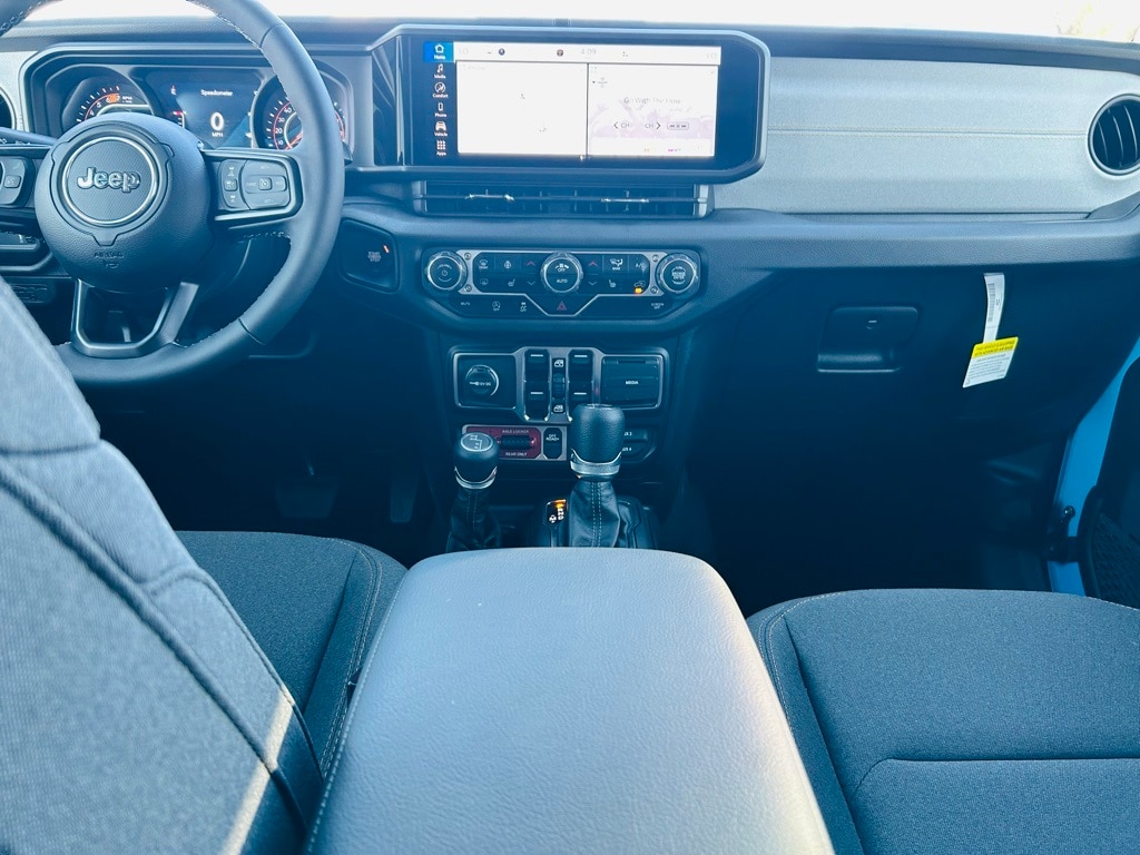 2025 Jeep Wrangler 4-Door Willys - Photo 25
