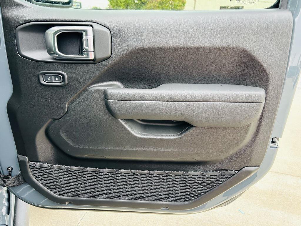 2025 Jeep Wrangler 4-Door Willys - Photo 32
