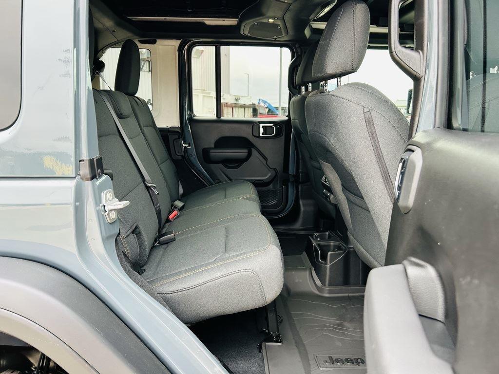 2025 Jeep Wrangler 4-Door Willys - Photo 31