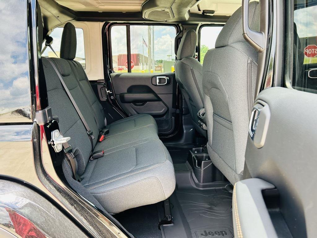 2025 Jeep Wrangler 4-Door Sahara - Photo 27