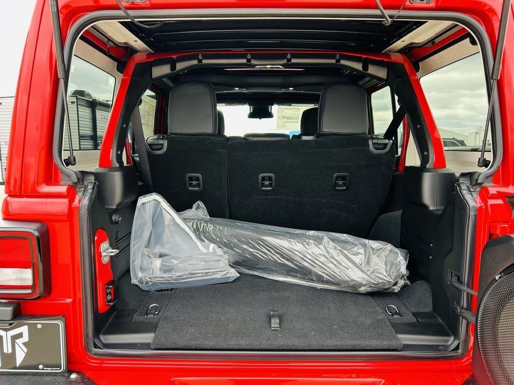 2025 Jeep Wrangler 4-Door Willys - Photo 28