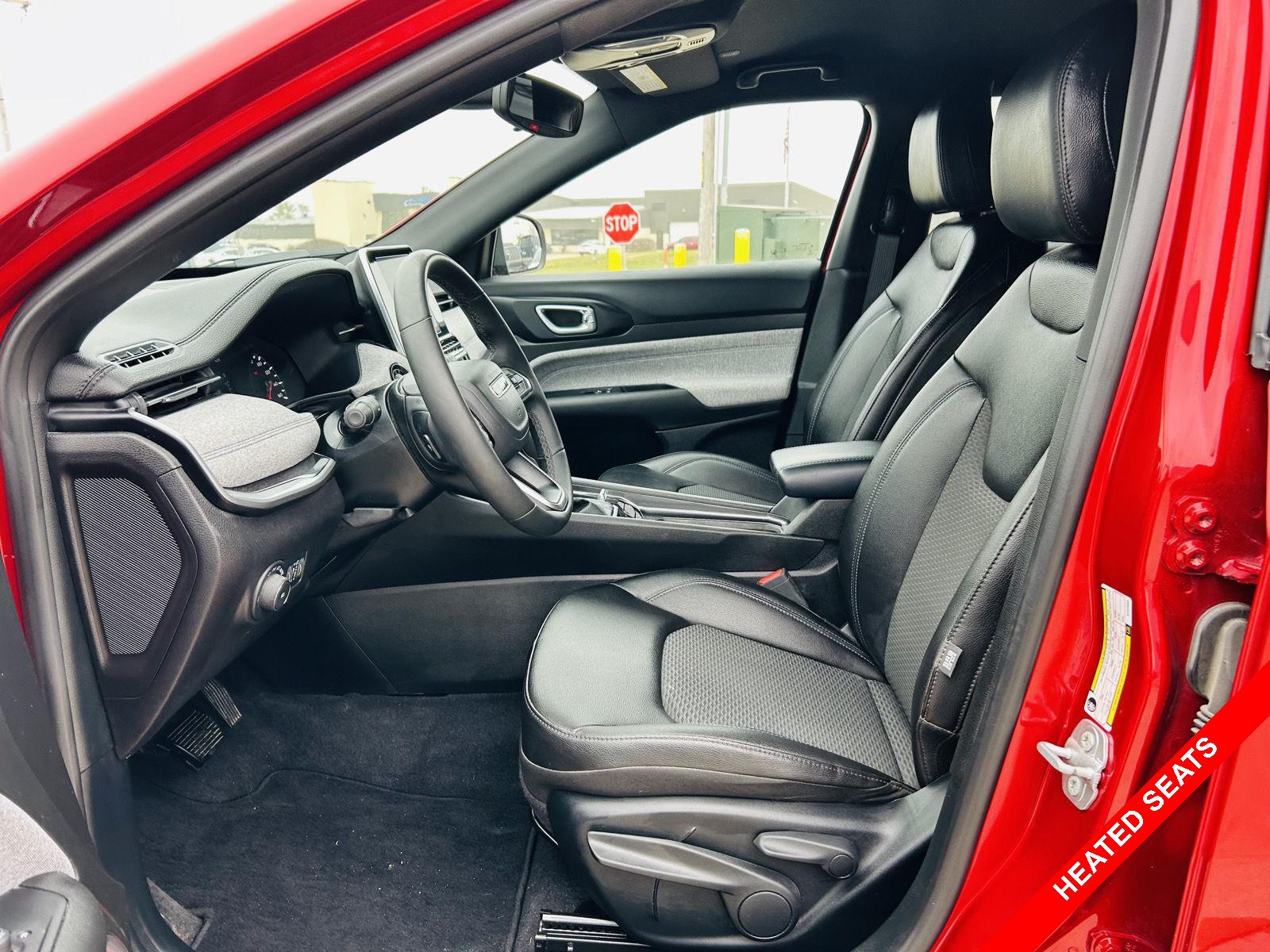 2025 Jeep Compass Latitude photo 3