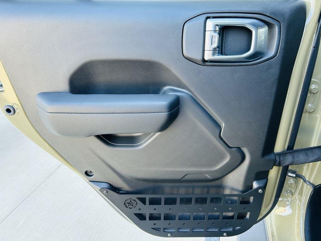2025 Jeep Wrangler 4-Door Willys - Photo 35