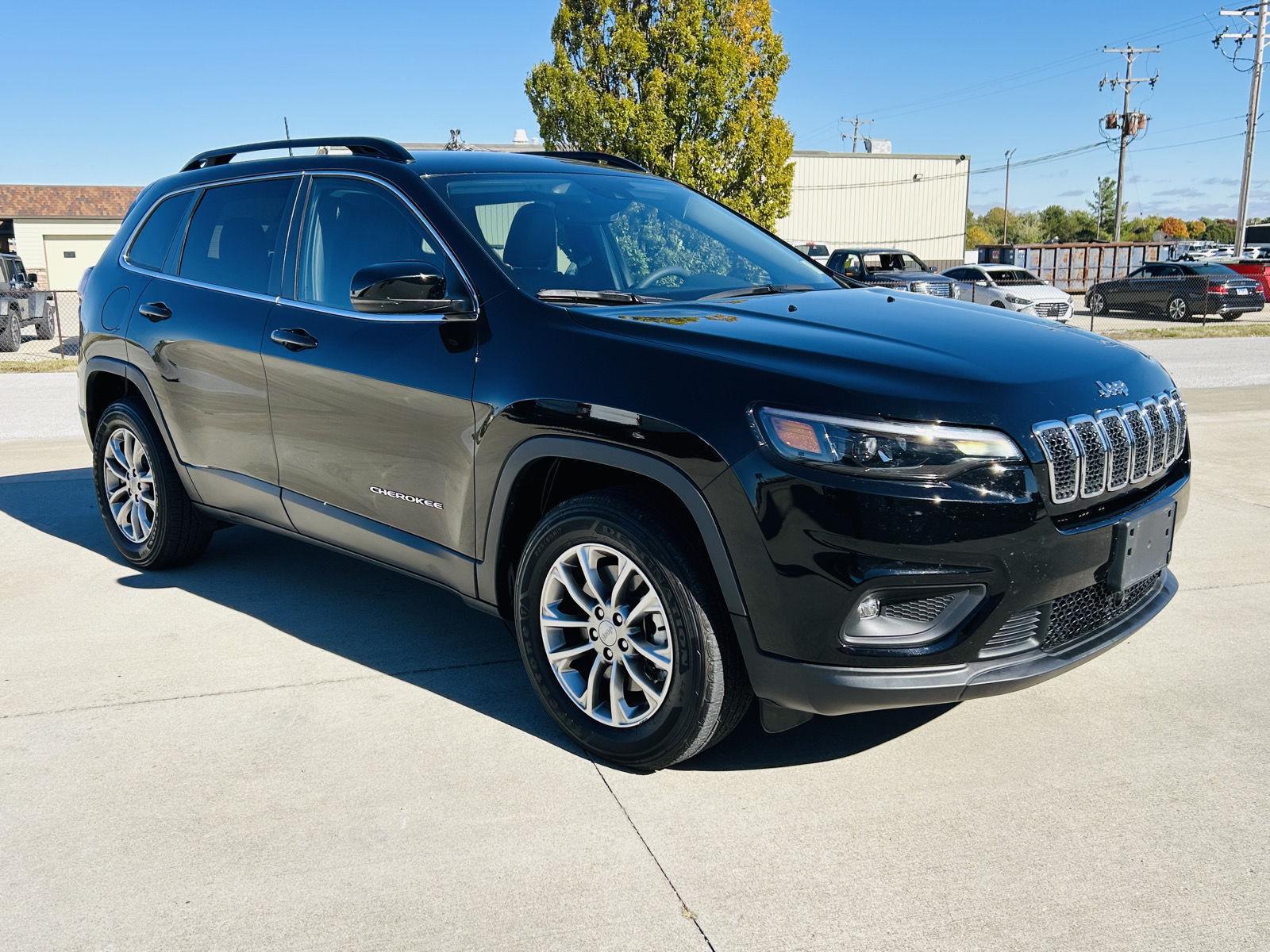 2022 Jeep Cherokee Latitude Lux photo 2