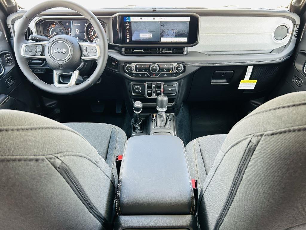 2025 Jeep Wrangler 4-Door Sahara - Photo 22