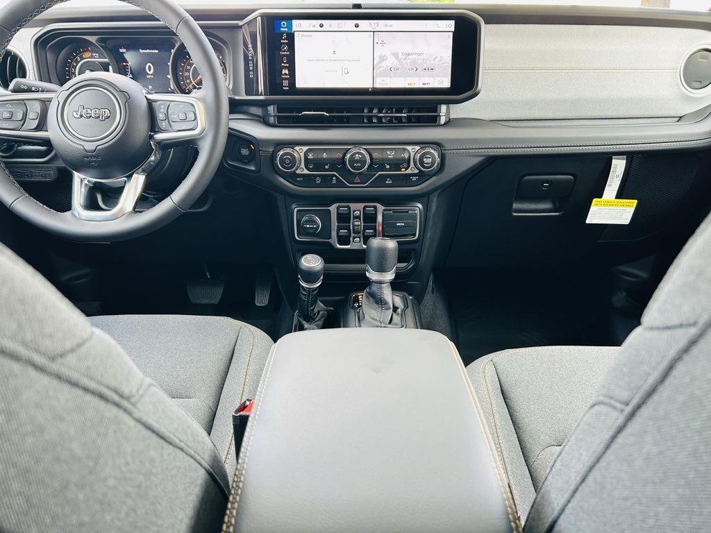 2025 Jeep Wrangler 4-Door Sahara - Photo 22
