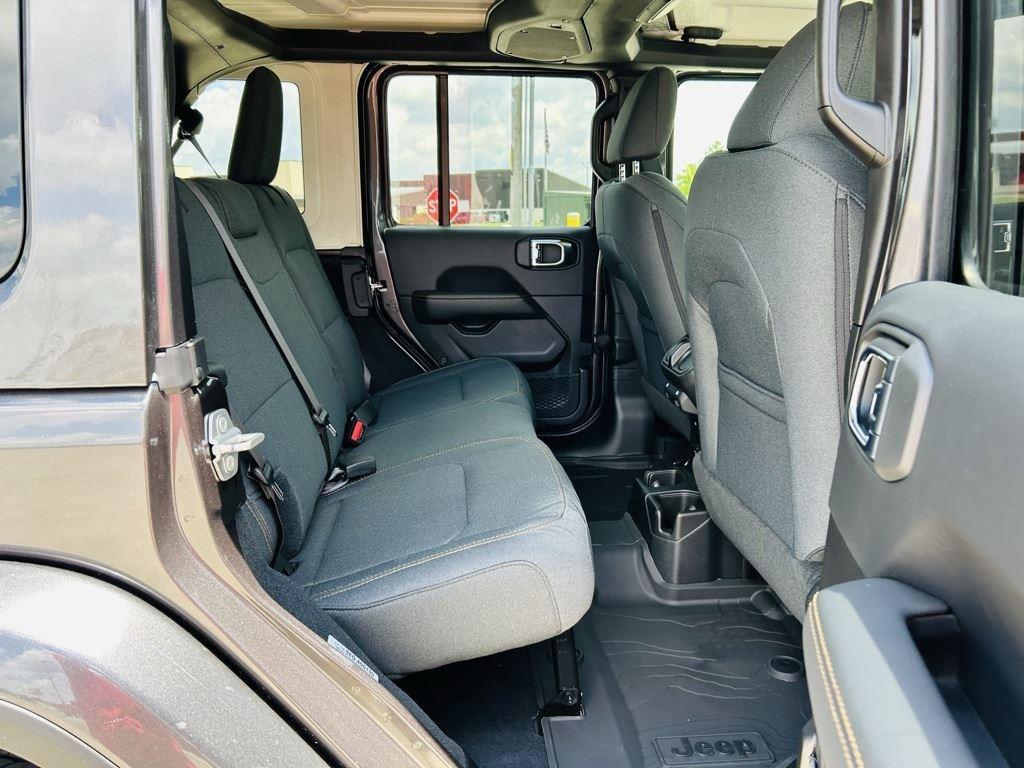 2025 Jeep Wrangler 4-Door Sahara - Photo 27