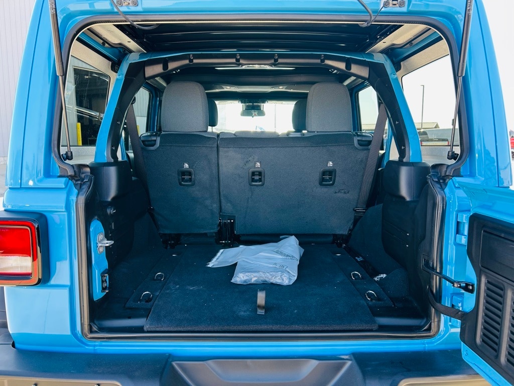 2025 Jeep Wrangler 4-Door Willys - Photo 28