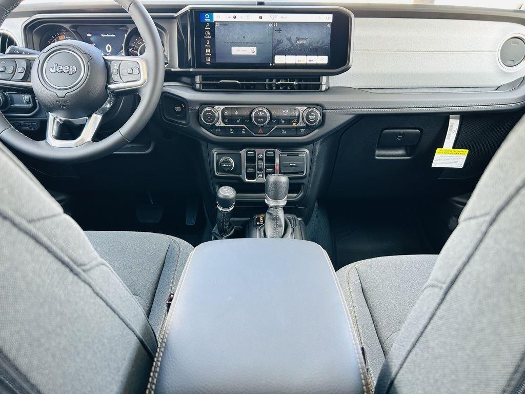 2025 Jeep Wrangler 4-Door Sahara - Photo 21