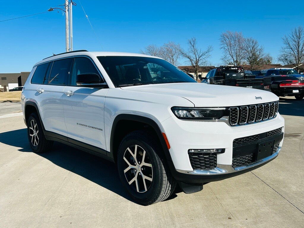 2025 Jeep Grand Cherokee Limited photo 2