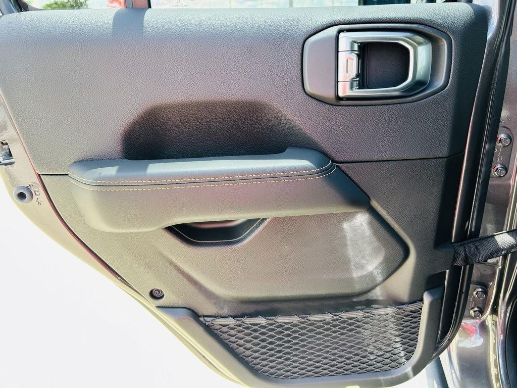 2025 Jeep Wrangler 4-Door Sahara - Photo 23