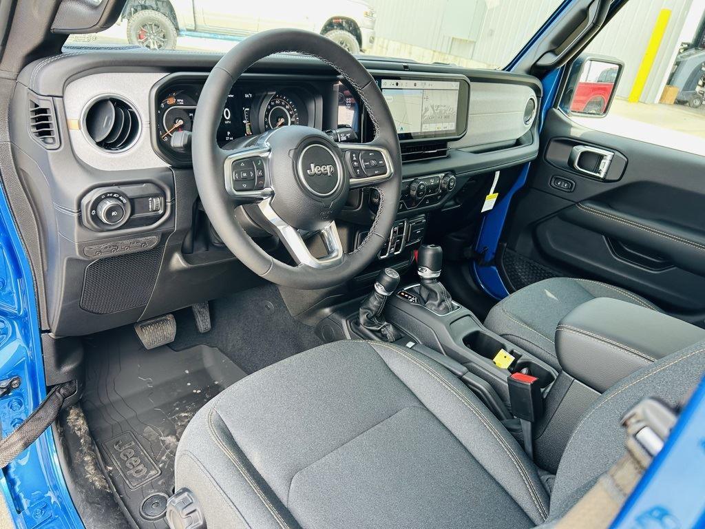 2025 Jeep Wrangler 4-Door Sahara - Photo 13