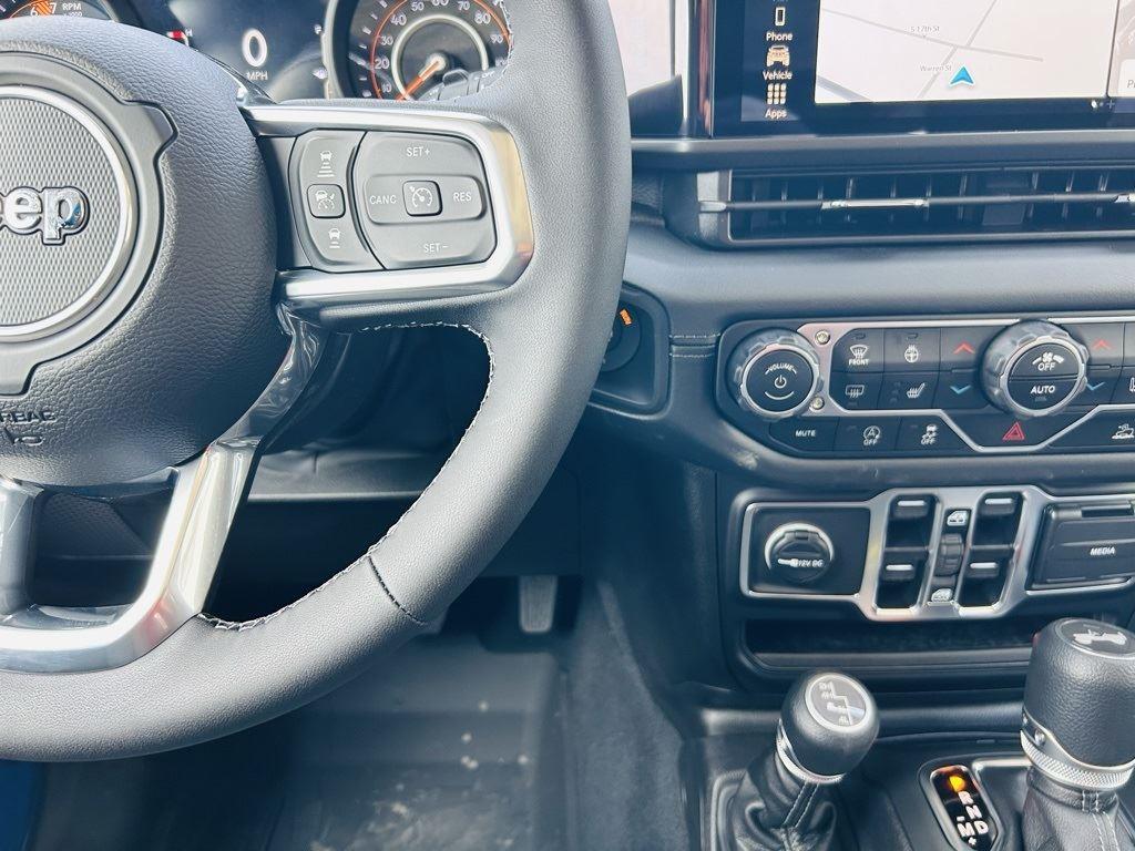 2025 Jeep Wrangler 4-Door Sahara - Photo 17
