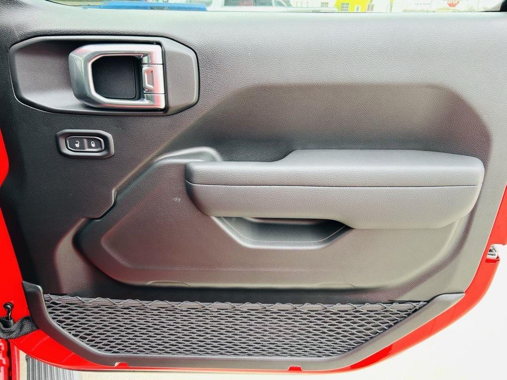 2025 Jeep Wrangler 4-Door Willys - Photo 31
