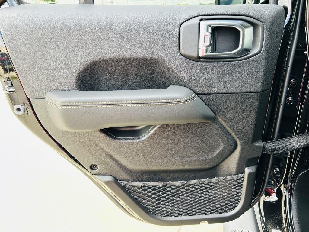 2025 Jeep Wrangler 4-Door Sahara - Photo 23