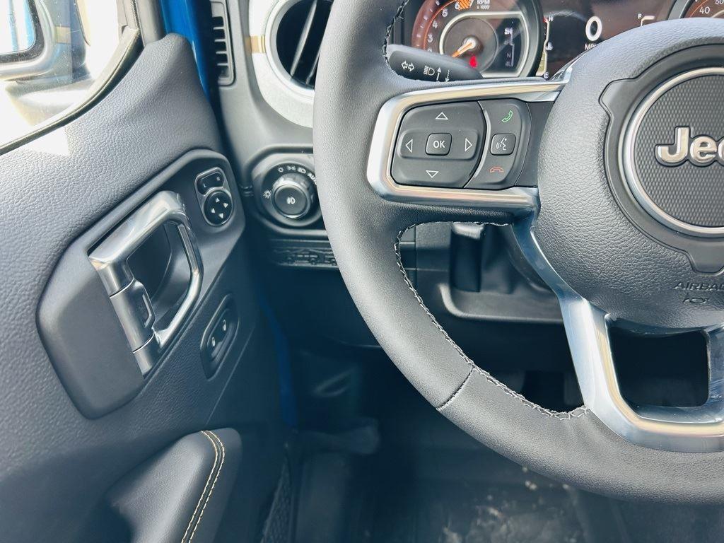 2025 Jeep Wrangler 4-Door Sahara - Photo 16