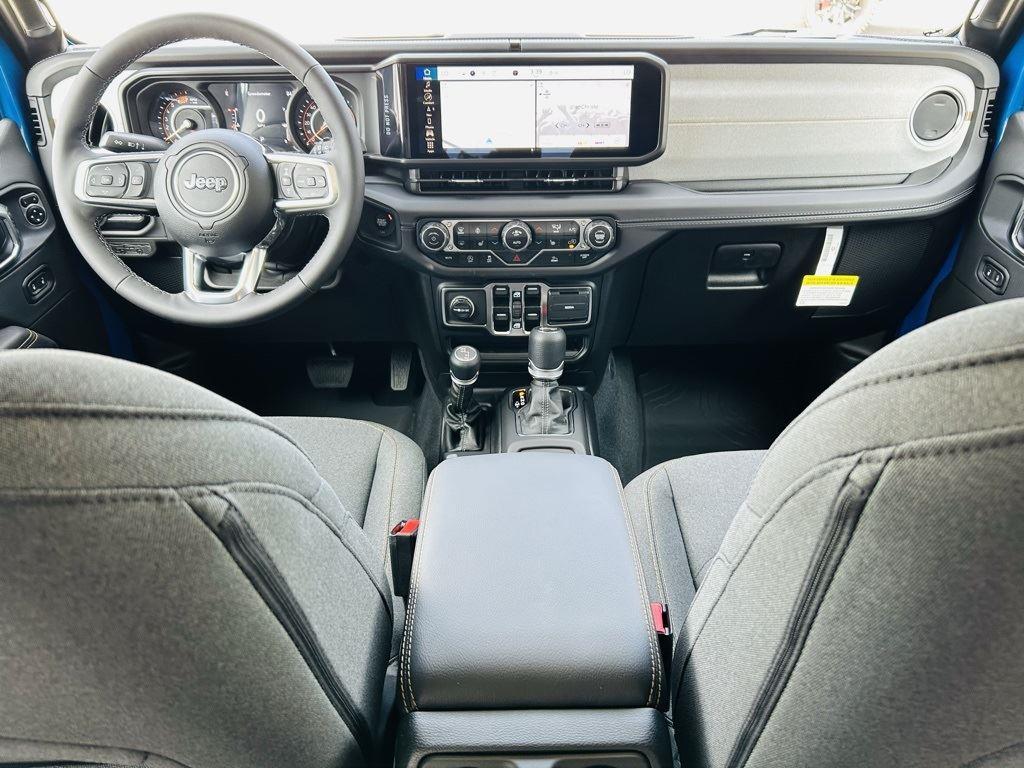 2025 Jeep Wrangler 4-Door Sahara - Photo 23