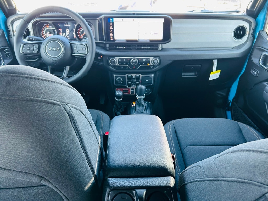 2025 Jeep Wrangler 4-Door Willys - Photo 24