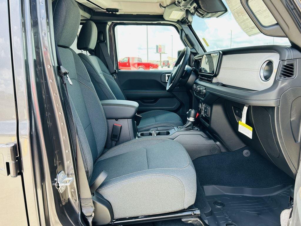 2025 Jeep Wrangler 4-Door Sahara - Photo 29