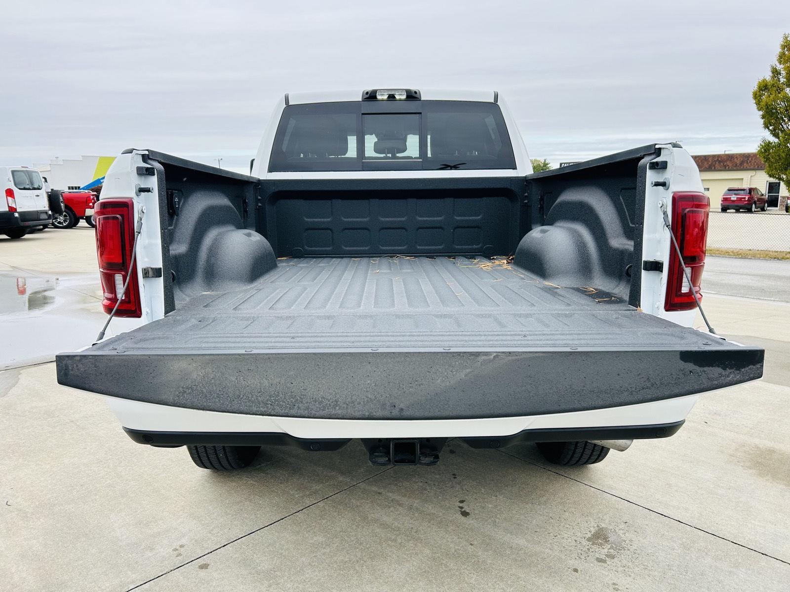 2026 RAM 3500 Laramie - Photo 31