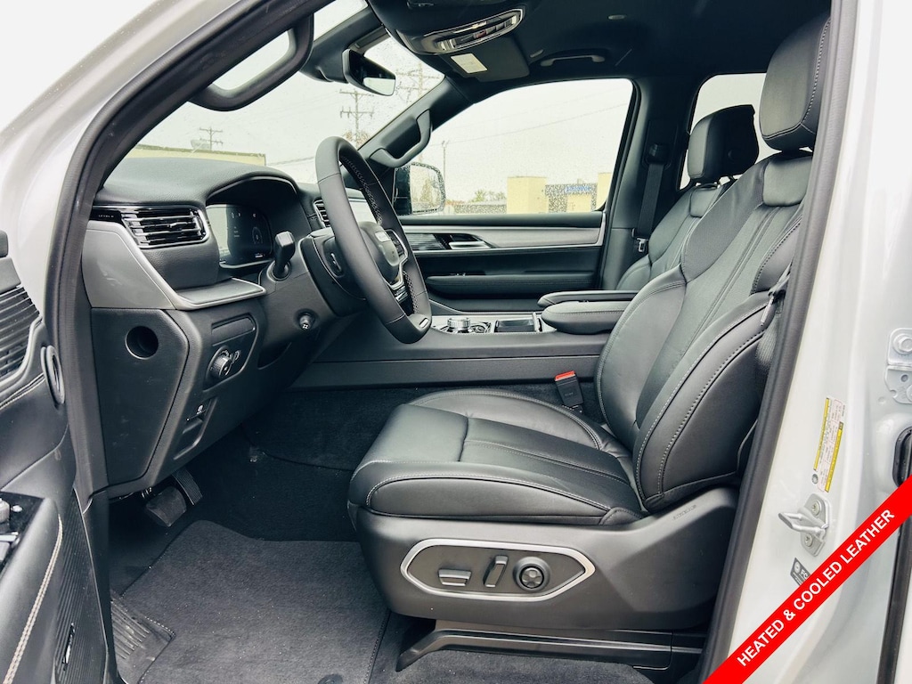 New 2025 Jeep Wagoneer Base Sport Utility