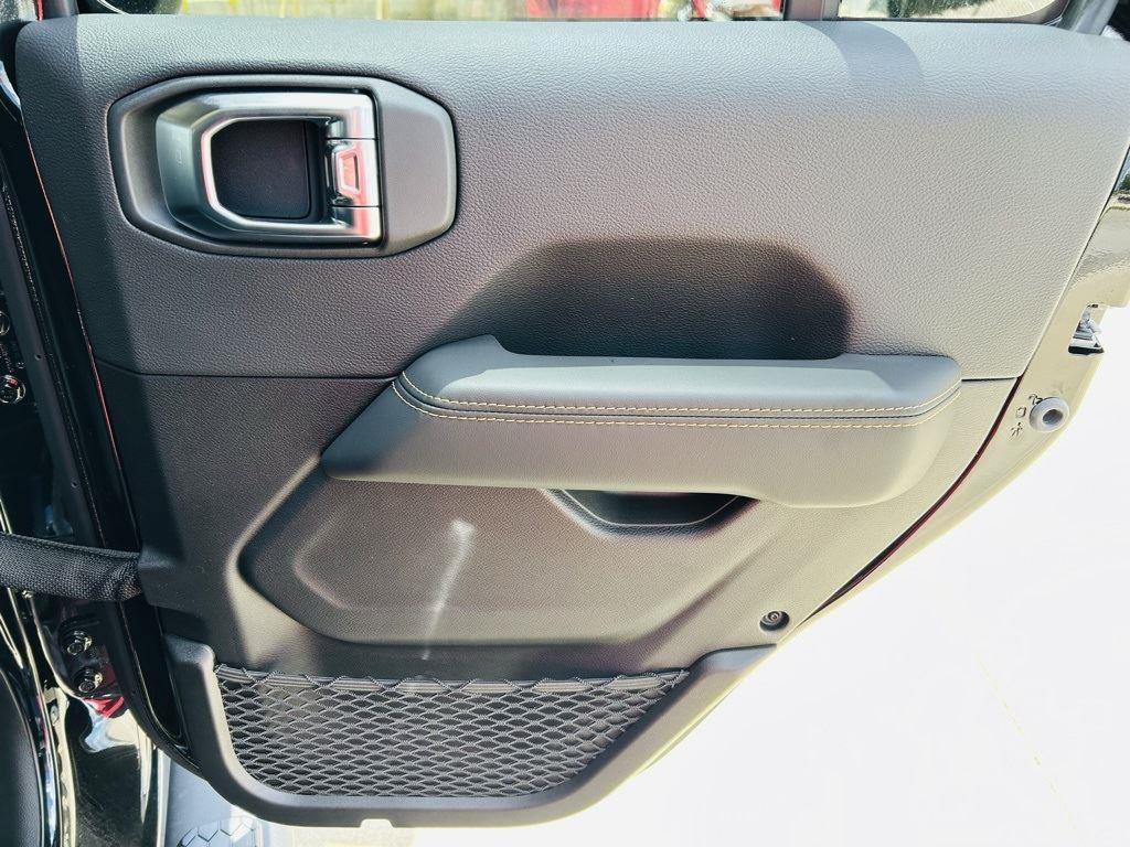 2025 Jeep Wrangler 4-Door Sahara - Photo 26