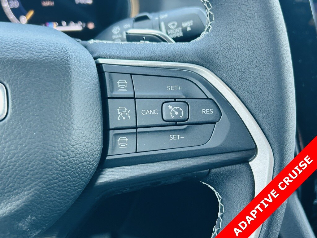 2025 Jeep Grand Cherokee Laredo photo 4