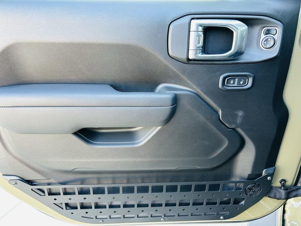 2025 Jeep Wrangler 4-Door Willys - Photo 21
