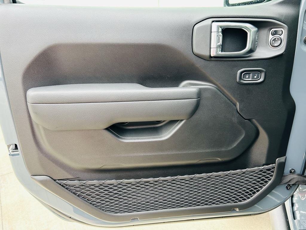 2025 Jeep Wrangler 4-Door Willys - Photo 13